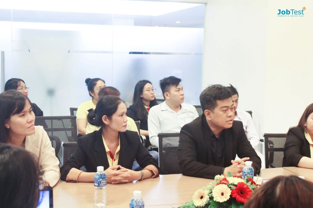 kick-off-meeting-jobtest-tien-thinh-anh-3